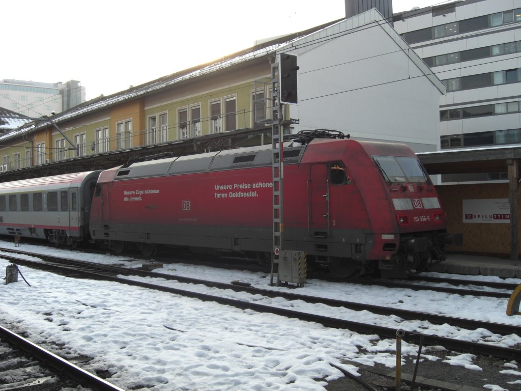 101 058-6 steht am 25. Februar 2009 abgeb�gelt im Salzburger Hauptbahnhof.
