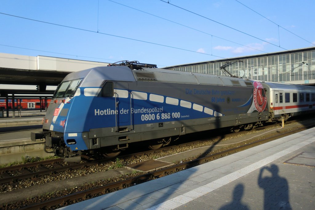 101 060-2 wirbt f�r die Polizei. Aufgenommen am 22. September 2011 im M�nchner
Hauptbahnhof.