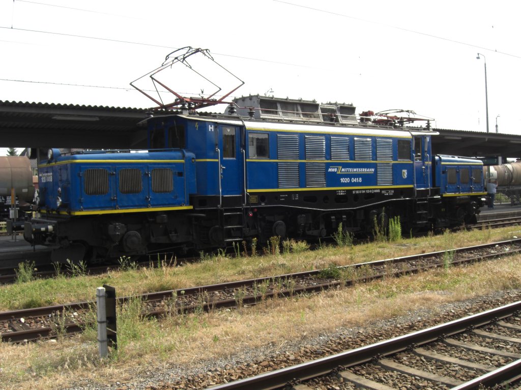 1020 041-8 der  Mittel-Weser-Bahn  war am 17. Juli 2010 zu Gast im Bahnhof von Freilassing, beim Treffen der Baureihe 194.