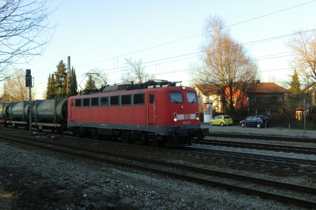 139 313-1 mit  ZAS -Wagen am 16. M�rz 2012 in Prien am Chiemsee.
