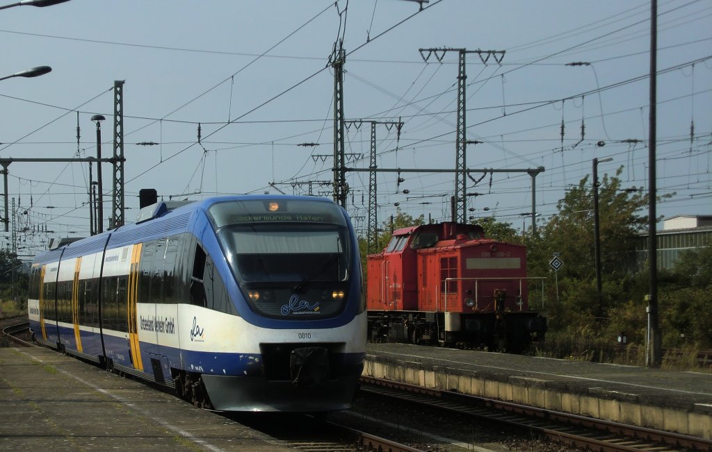 Der OLA VT 0010 am 3.9.2011 in Neubrandenburg, im Hintergrund die 298 306.