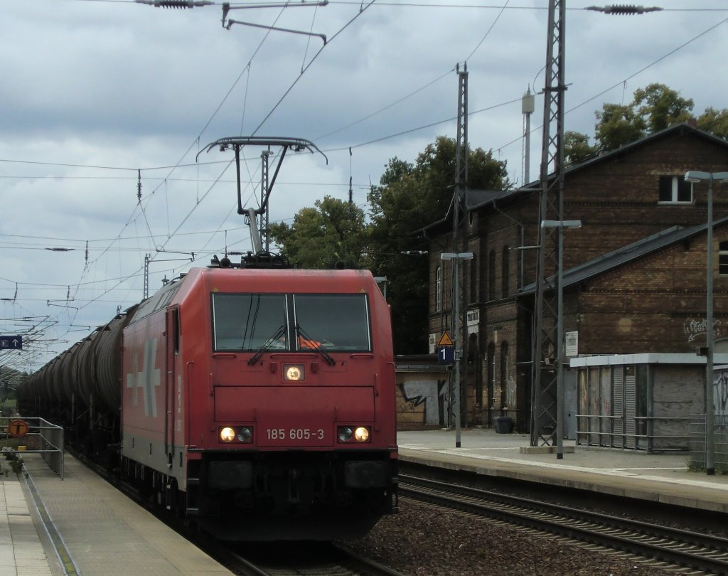 Die HGK 185 605 bei der Durchfahrt in Trebbin am 10.8.2011