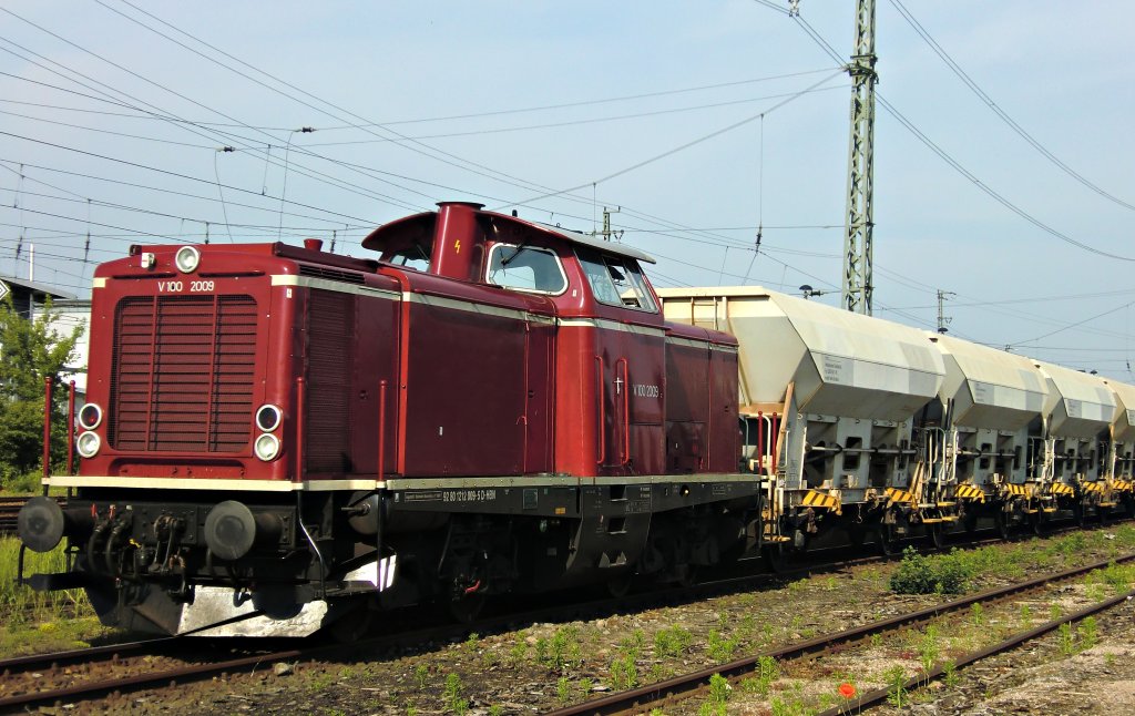 Die V100 2009 (212 009) in Neubrandenburg am 8.6.2011