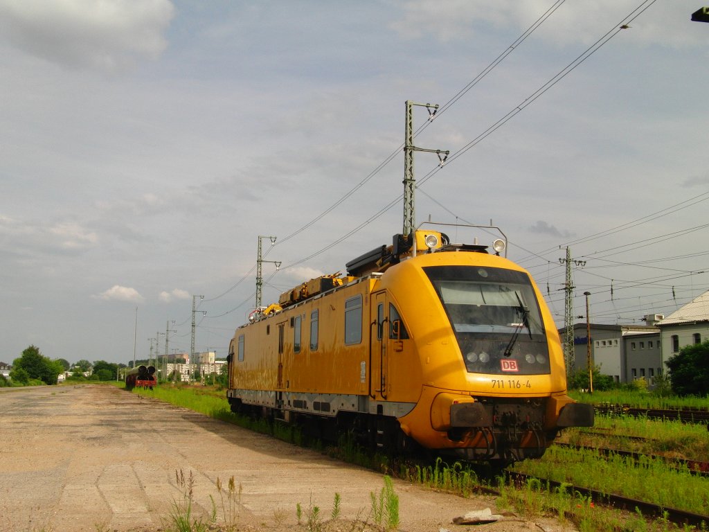Ein Fahrzeug der Bahn AG (711 116) in Neubrandenburg abgestellt am 7.7.2011