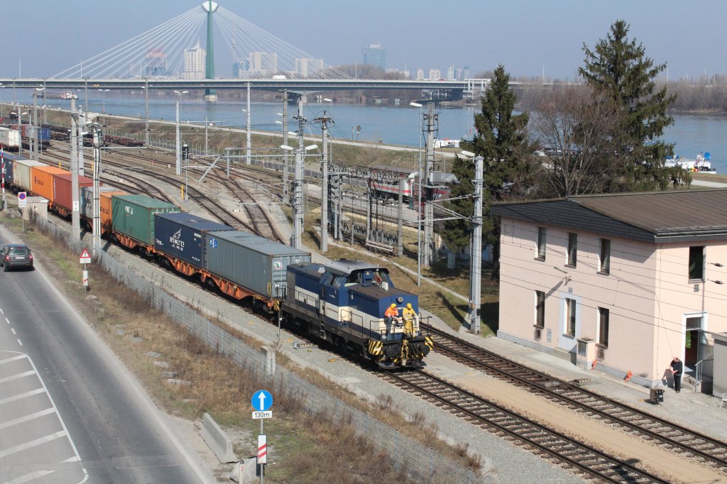 Rangierfahrt einer Diesellok der  Wiener Lokalbahn  am 17. M�rz 2012 am Praterkai.