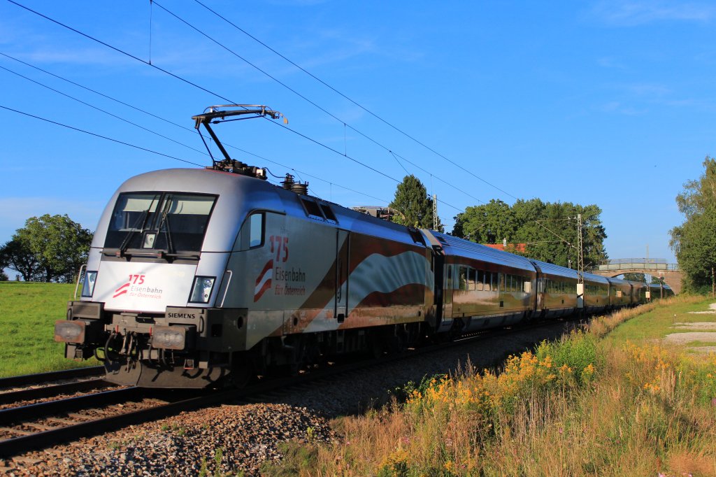 Werbe Railjet  175 Jahre Eisenbahn in �sterreich  am 17. August 2012 kurz vor �bersee, auf dem Weg nach Salzburg.