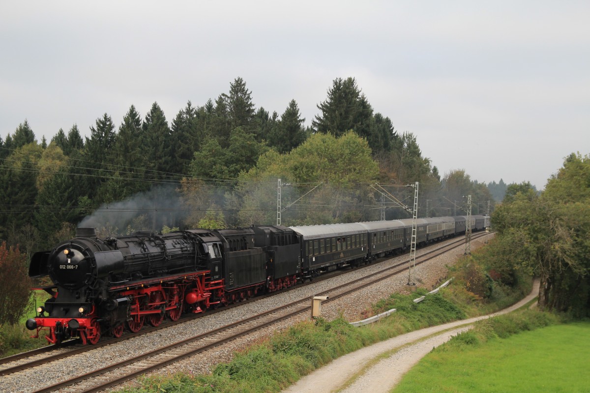 012 066-7 am 5. Oktober 2014 zwischen Bergen und �bersee.