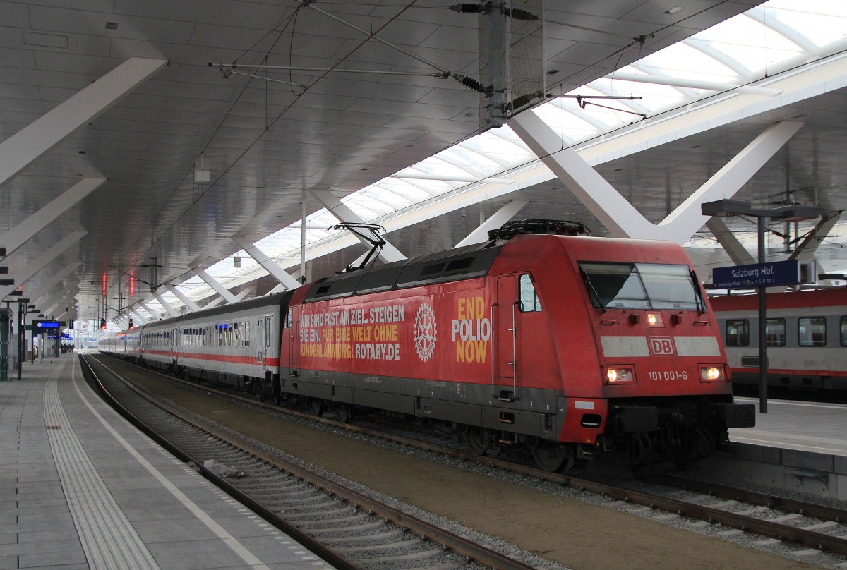 101 001-6 wirbt f�r die Schutzimpfung gegen Kinderl�hmung. Aufgenommen am 31. Januar 2014 im Salzburger Hauptbahnhof.