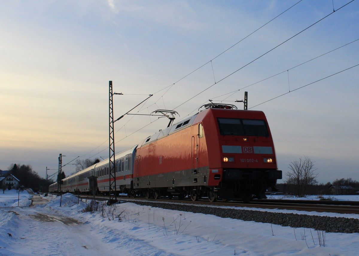 101 002-4 am sp�ten Nachmittag des 14. Dezember 2012 bei �bersee am Chiemsee.