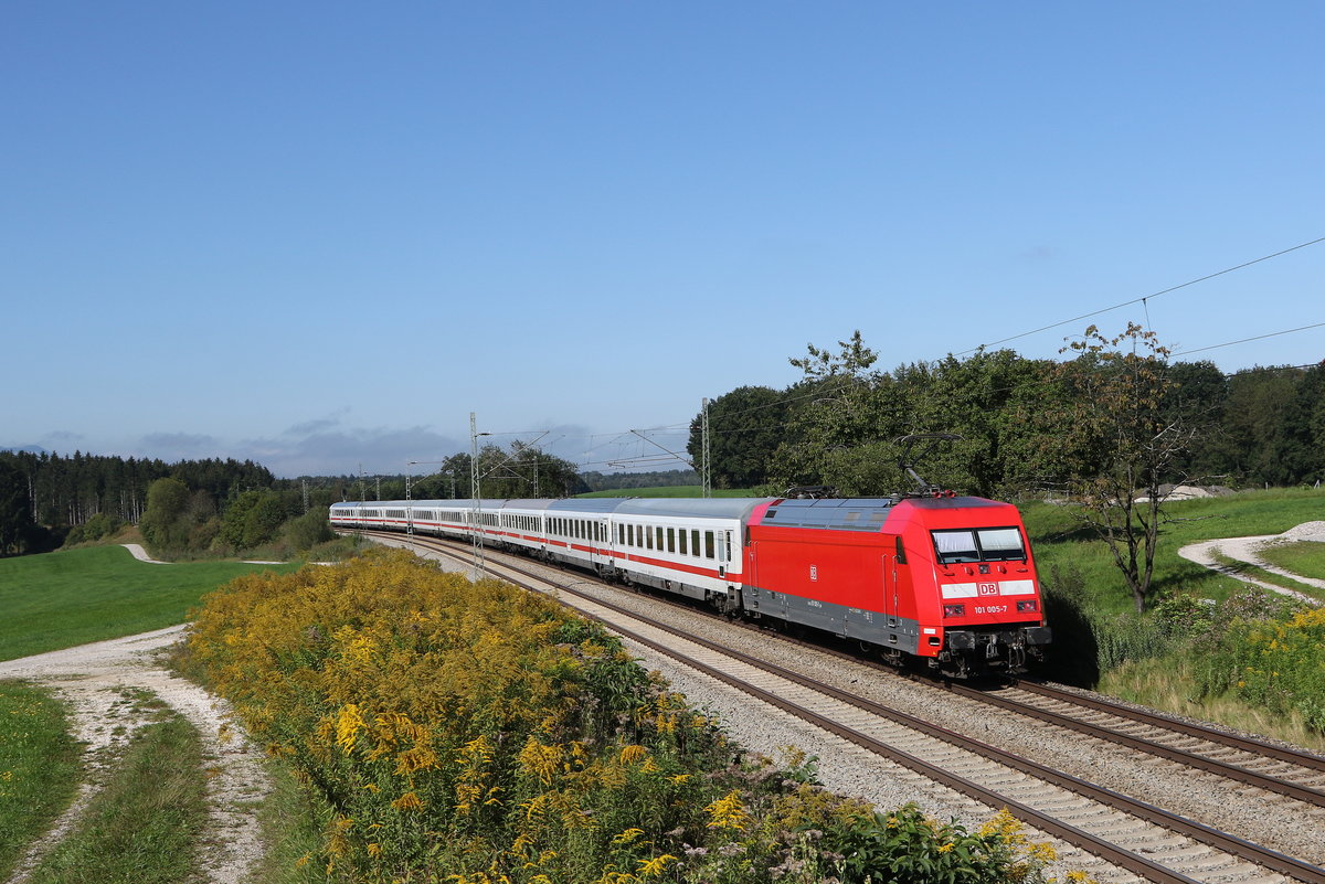 101 005 schiebend in Richtung M�nchen an einem EC am 9. September 2020 bei Grabenst�tt.