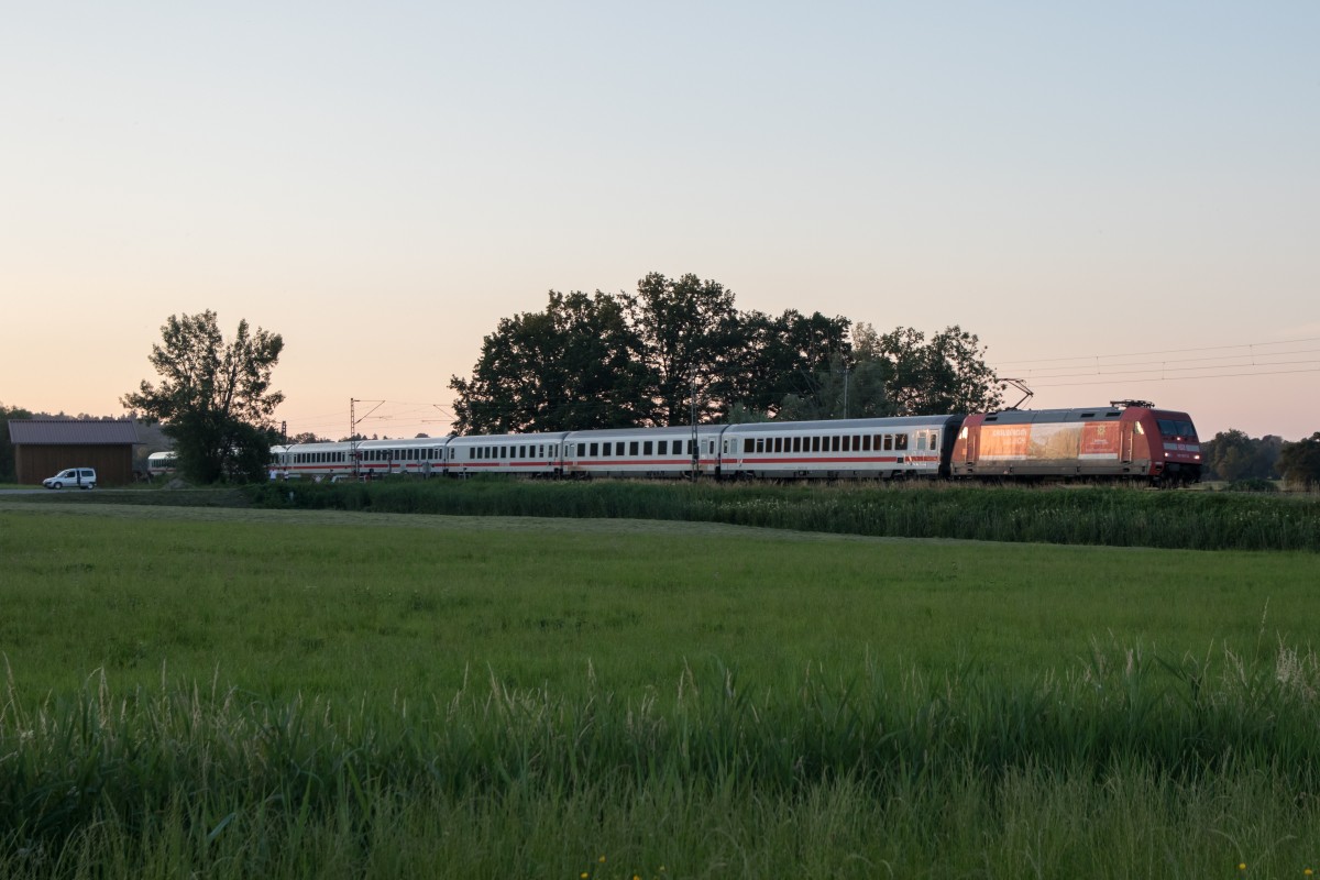 101 017-2  Graub�nden  mit einem EC am 30. Juni 2015 bei Weisham.
