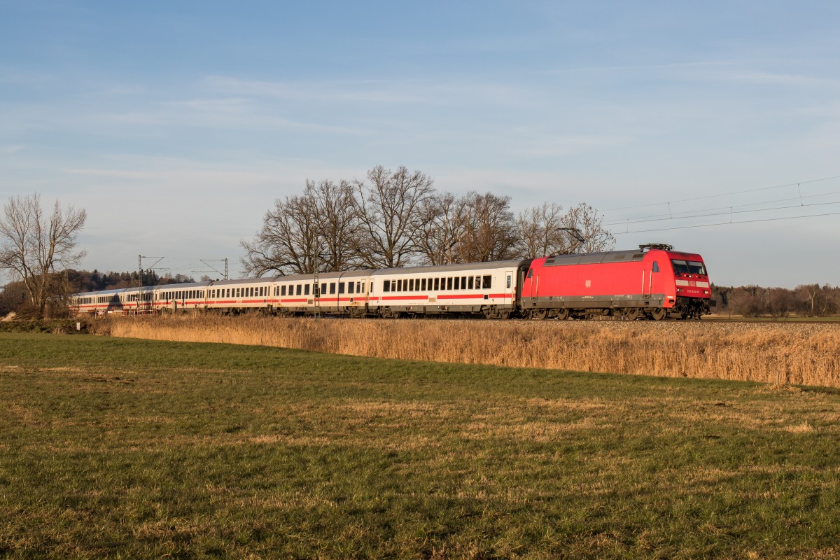 101 024-8 aus M�nchen kommend am 25. Dezember 2015 bei Weisham.