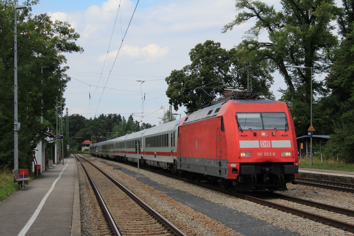 101 062-8 am 14. August 2013 in Assling.