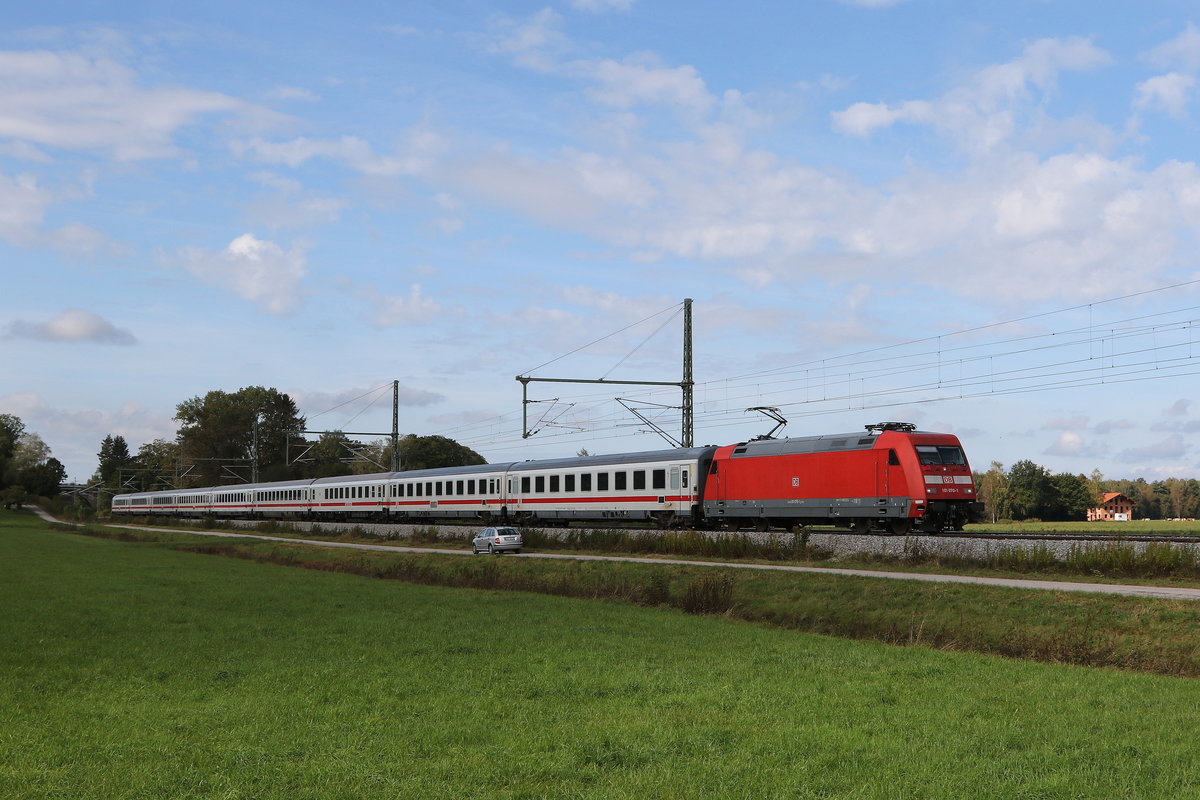 101 070 mit einem  EC  auf dem Weg nach Salzburg. Aufgenommen am 30.09.2020 bei �bersee am Chiemsee.