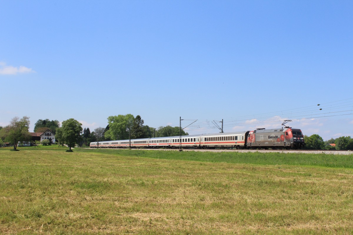 101 110-5 am 18. Mai 2013 bei �bersee am Chiemsee.