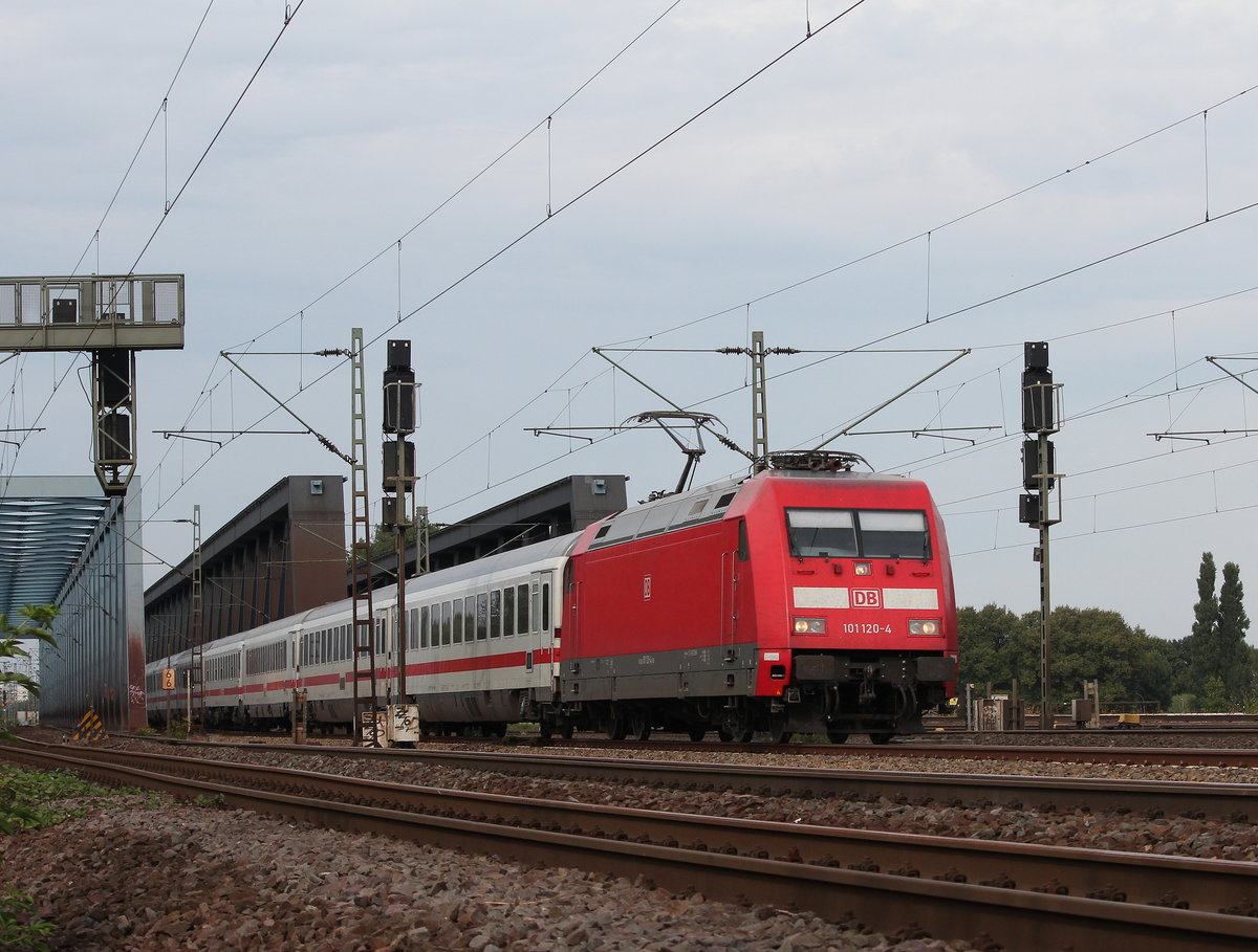 101 120-4 kurz nach dem �berfahren der  S�derelbbr�cken  in Hamburg-Wilhelmsburg am 2.September 2016.