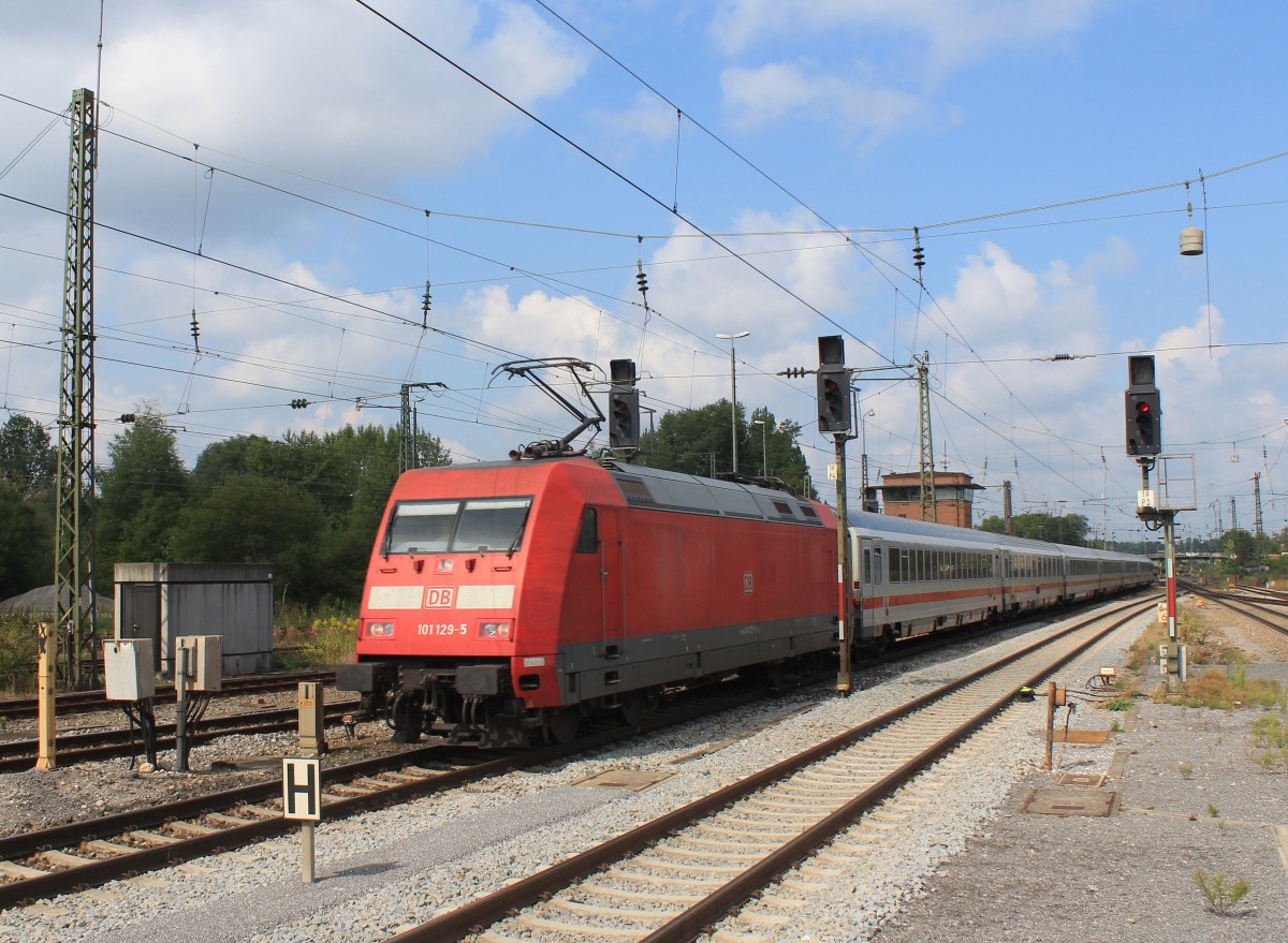 101 129-5 bei der Einfahrt in den Bahnhof von Rosenheim am 20. August 2013.