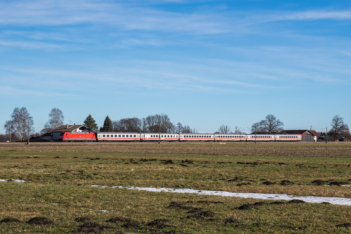 101 143 mit einem EC aus Salzburg kommend am 4. Februar 2017 bei �bersee am Chiemsee.
