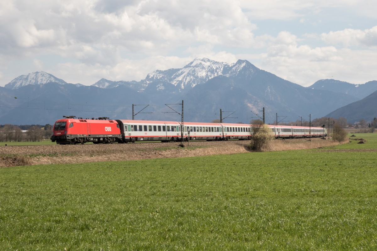 1016 032-5 war am 12. April 2015 schiebend im Einsatz. Aufgenommen bei Weisham.