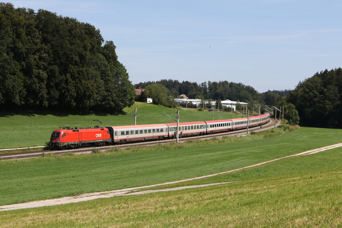 1016 035 mit einem  EC  auf dem Weg nach M�nchen. Aufgenommen am 15. August 2024 bei Axdorf.