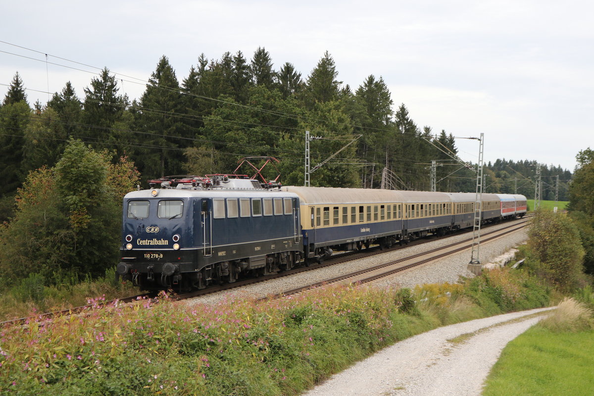 110 278 von  Centralbahn  mit einem Sonderzug am 22. September 2019 bei Grabenst�tt.