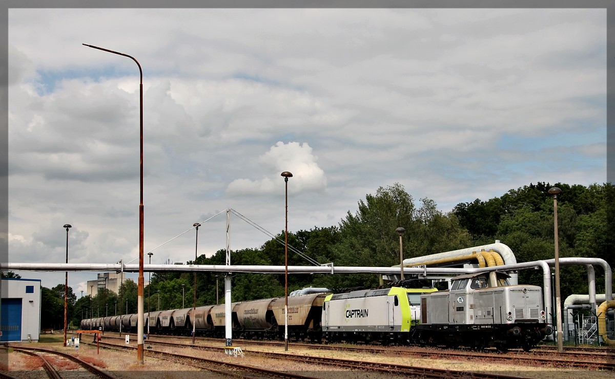 111 001 und 185 543 der ITL/Captrain abgestellt im IAB Neubrandenburg am 09.06.2015