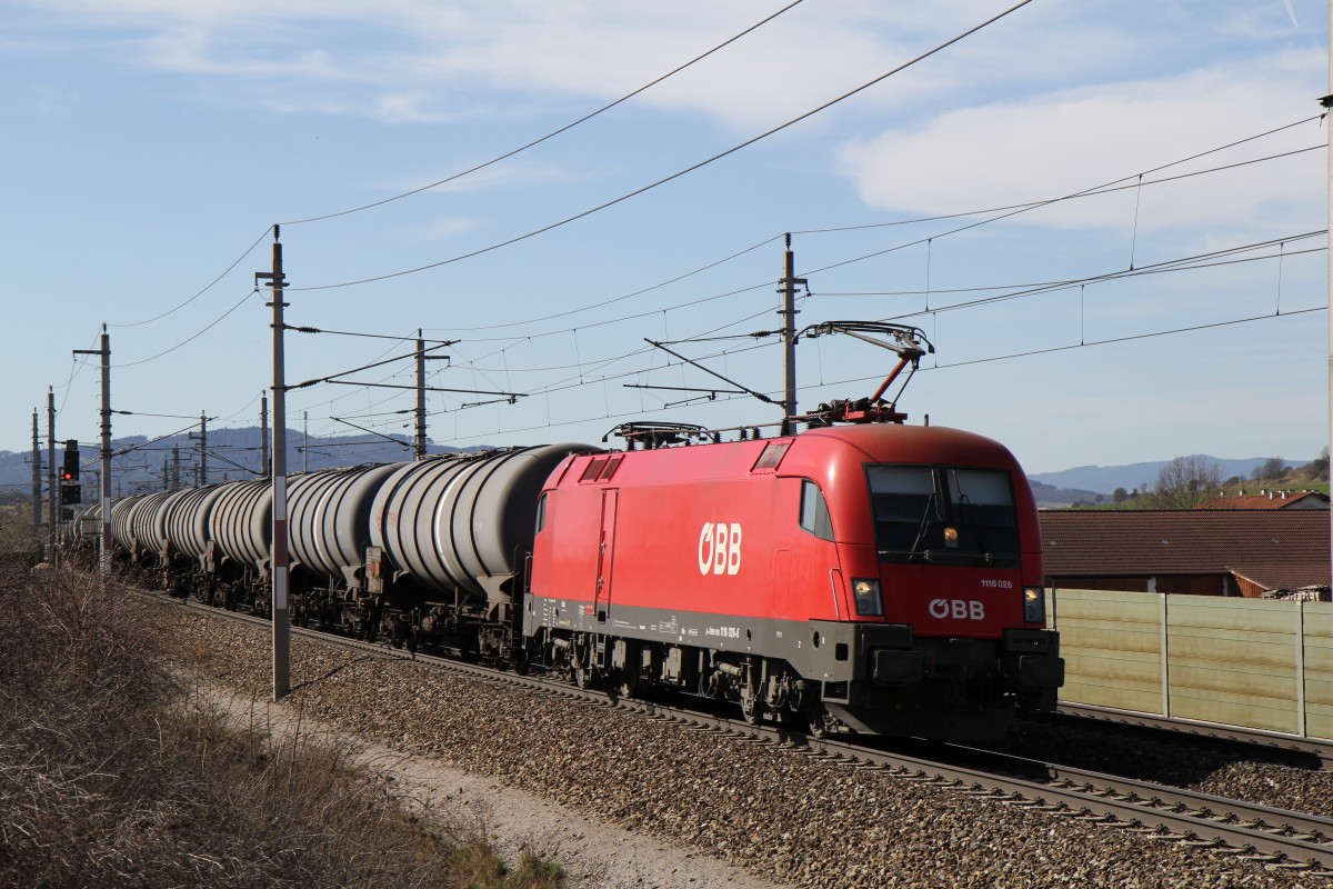 1116 026-6 mit einem Kesselwagenzug am 20. M�rz 2014 bei Gro�sierning.