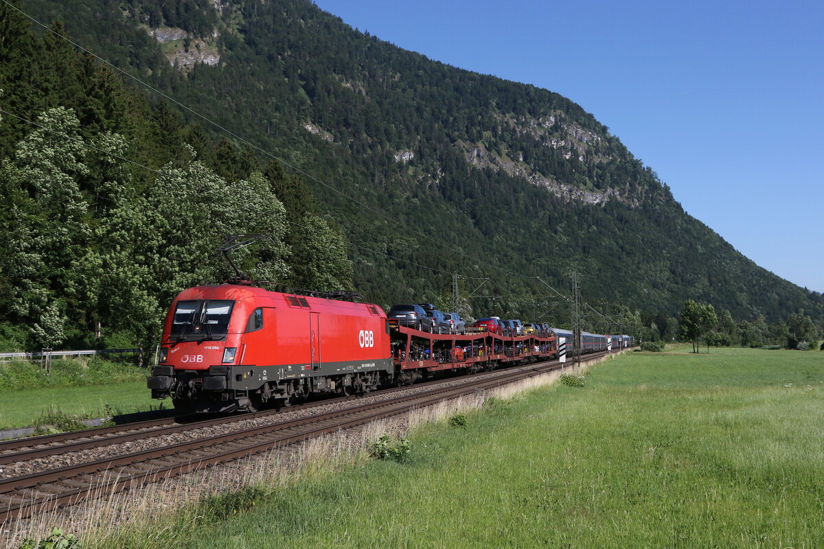 1116 050 mit einem  Night-Jet  aus M�nchen kommend am 29. Juni 2023 bei Niederaudorf.