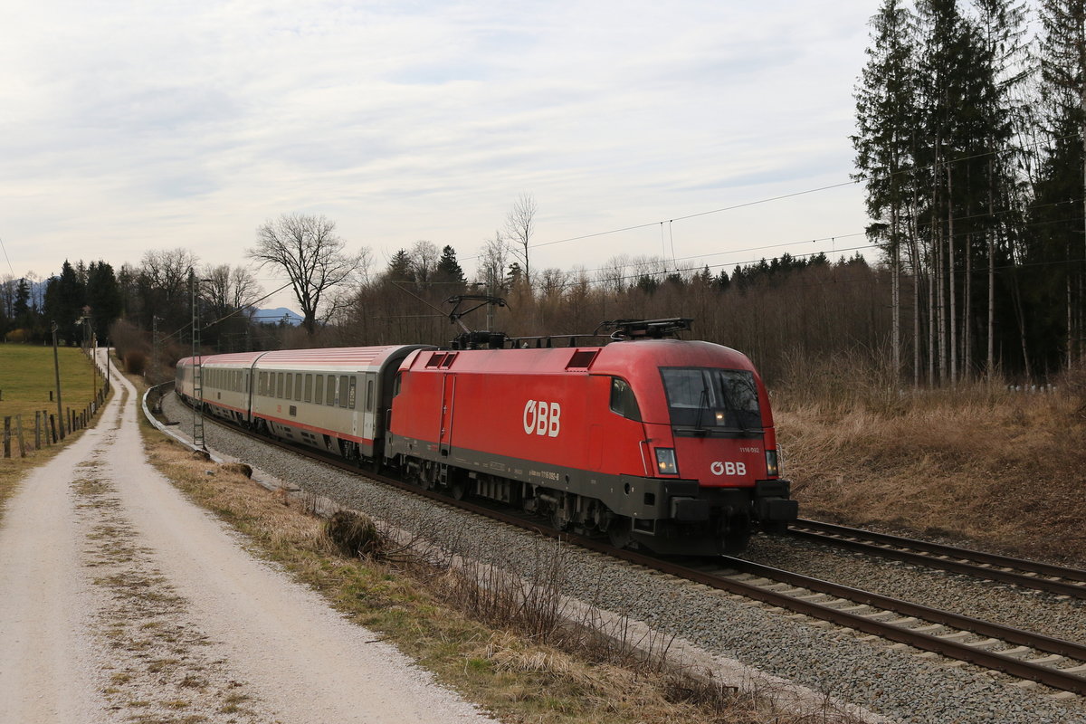 1116 092 auf dem Weg nach Salzburg am 17. Februar 2020 bei Grabenst�tt.