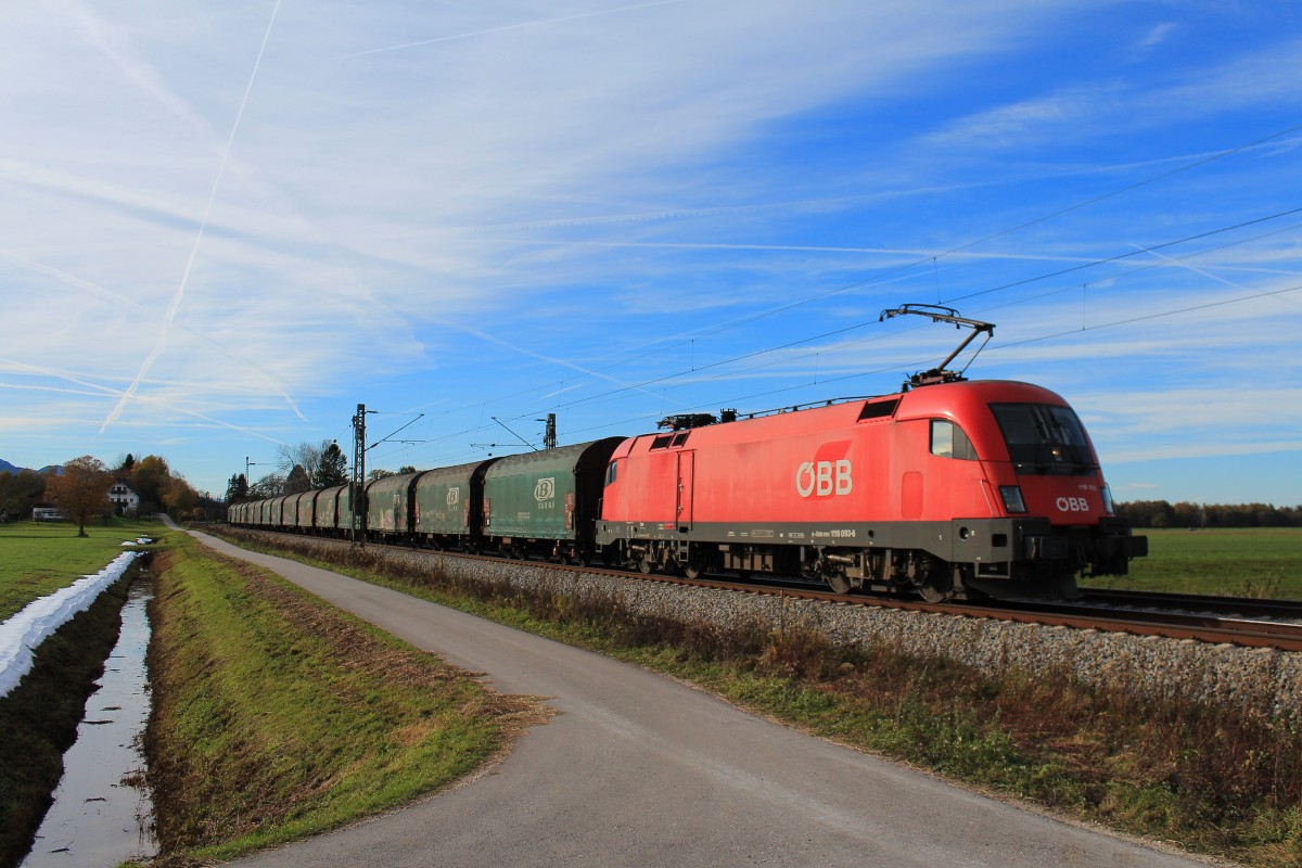 1116 093-6 mit einem Ganzzug Belgischer Wagen am 3. November 2012 bei �bersee am Chiemsee.
