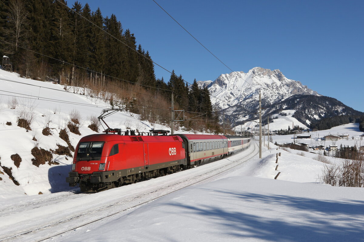1116 126 auf dem Weg nach W�rgl am 12. Februar 2022 bei Pfaffenschwendt/Tirol.