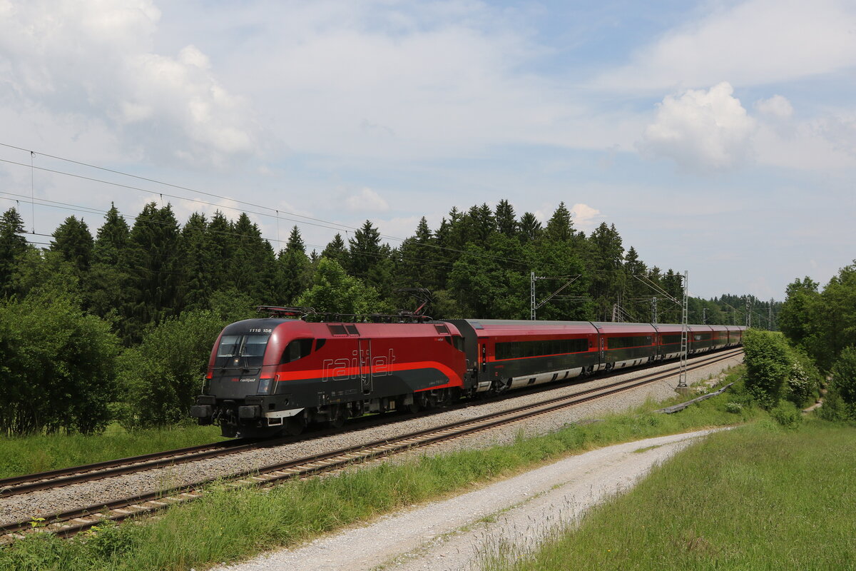 1116 156 aus Salzburg kommend am 8. Juni 2021 bei Grabenst�tt.