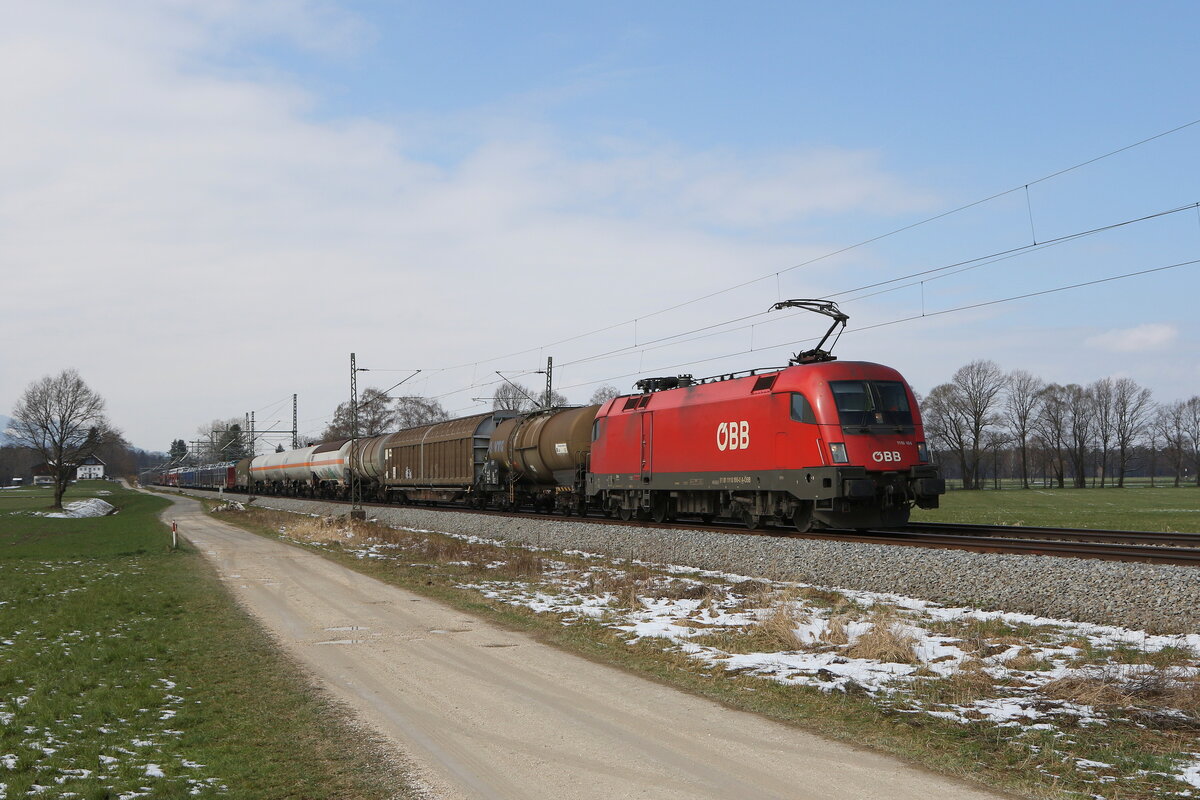 1116 166 war am 4. April 2022 mit einem  Mischer  bei �bersee am Chiemsee in Richtung Salzburg unterwegs.