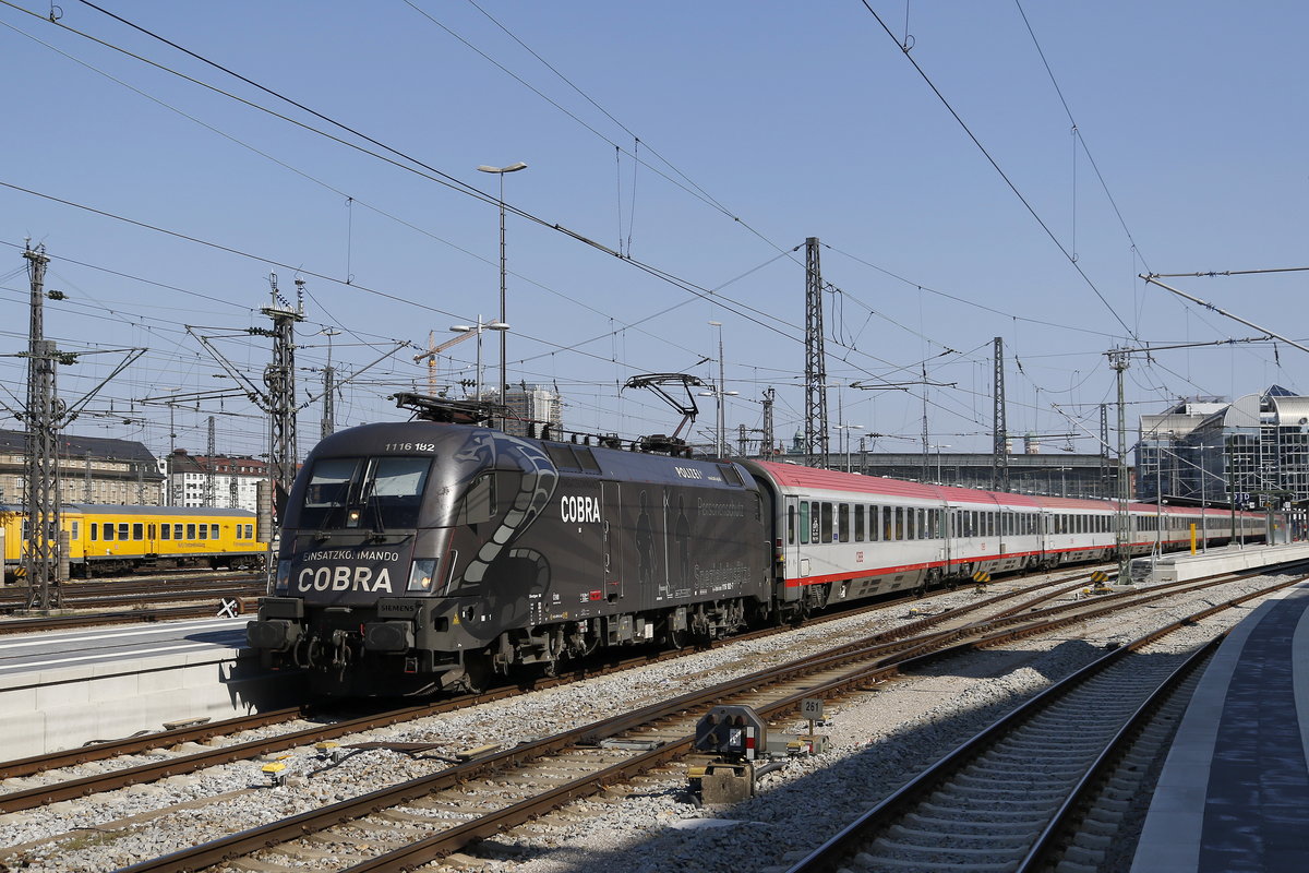 1116 182  COBRA  kurz vor der Abfahrt aus M�nchen am 31. M�rz 2019.