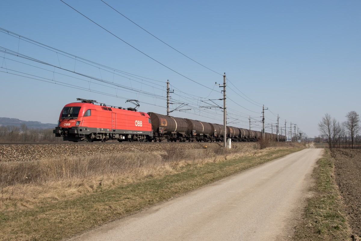 1116 191-8 mit einem Kesselwagenzug aus St. P�lten kommend am 18. M�rz 2015 bei Gro�sierning.
