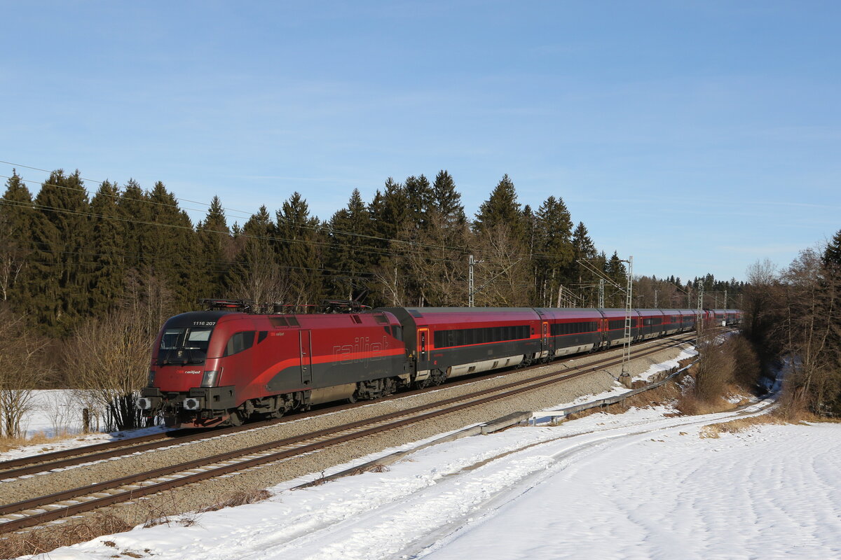 1116 207 aus Salzburg kommend am 22. Januar 2022 bei Grabenst�tt.