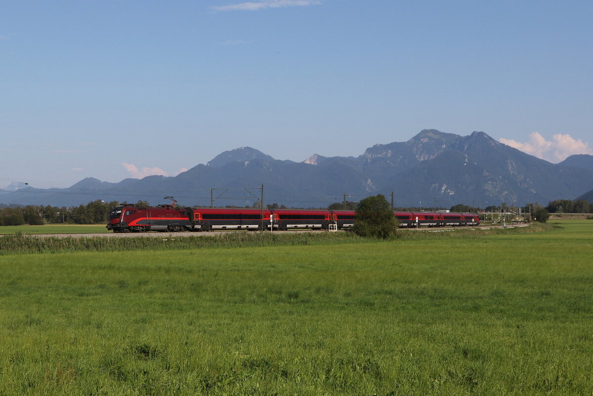 1116 215 war am 15. Juli 2024 bei Weisham in Richtung M�nchen unterwegs.