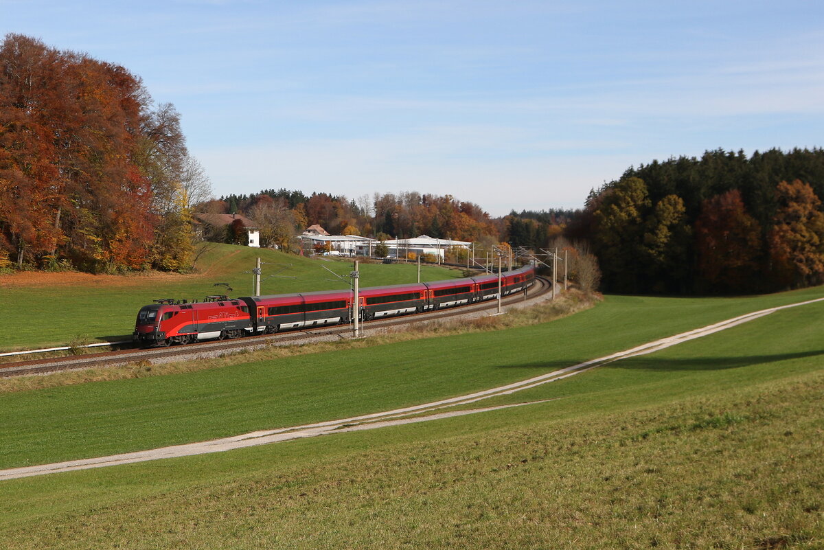 1116 218 aus Salzburg kommend am 1. November 2025 bei Axdorf.