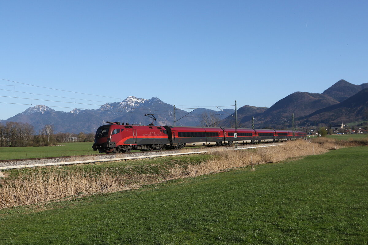 1116 240 war am 8. April 2026 bei Bernau am Chiemsee in Richtung Rosenheim unterwegs.