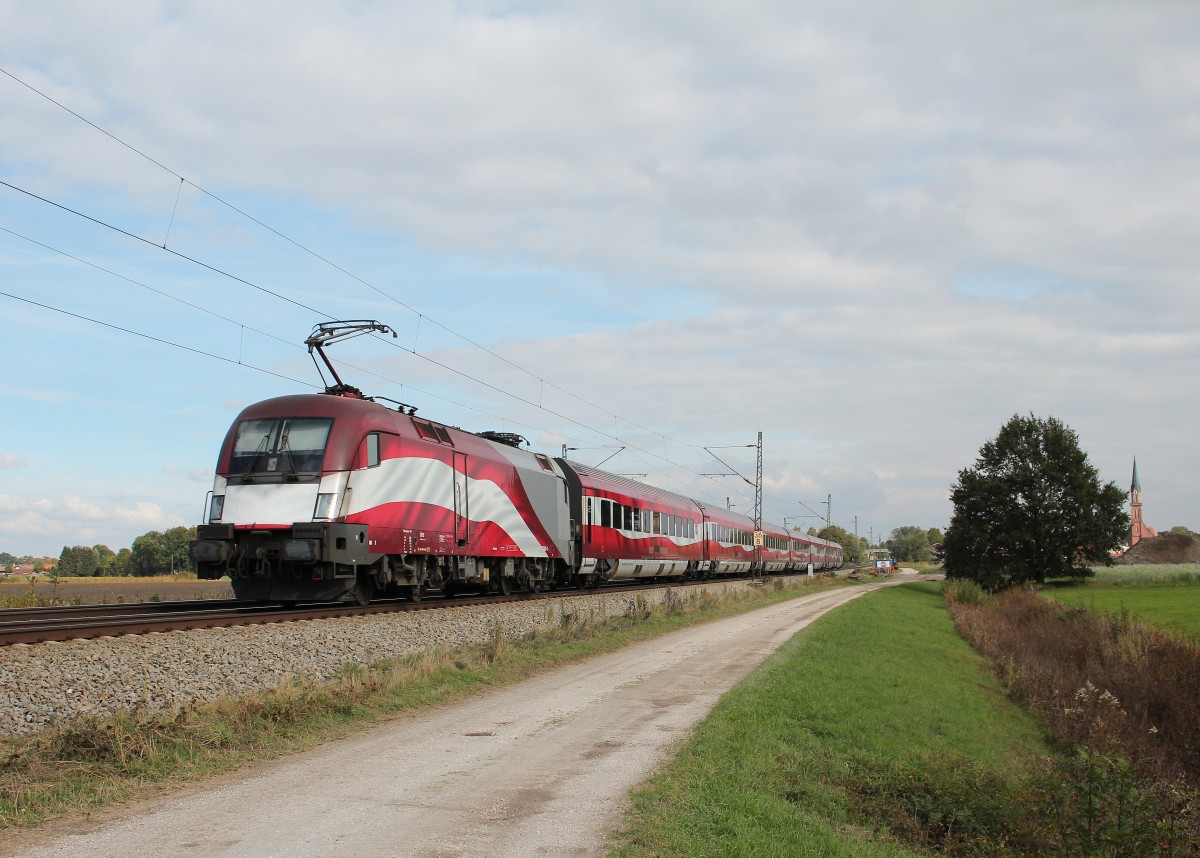 1116 249-4 schiebt die  Flagge  am 9. Oktober 2015 bei �bersee in Richtung Salzburg.
