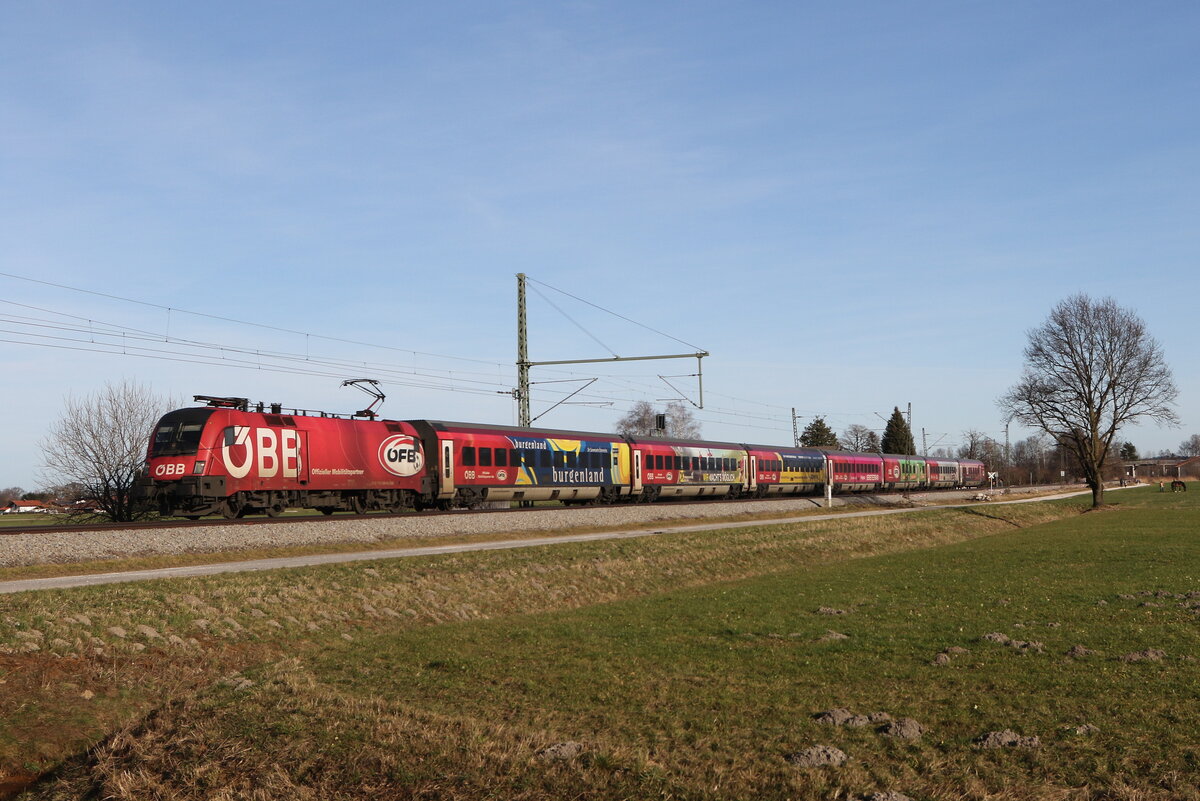 1116 249 mit dem  �FB-Railjet  aus Salzburg kommend am 1. Januar 2023 bei �bersee am Chiemsee.