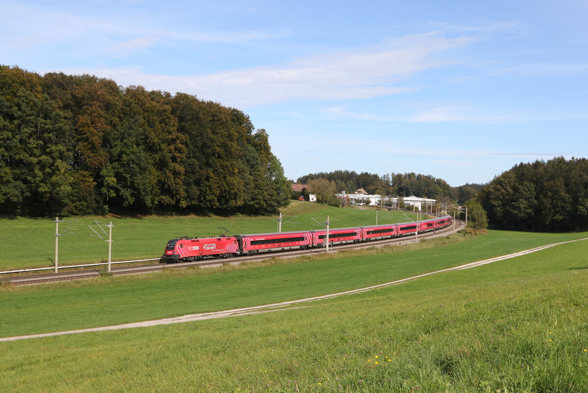 1116 251  100 Jahre  �BB  war am 7. Oktober 2024 bei Axdorf auf dem Weg nach M�nchen.