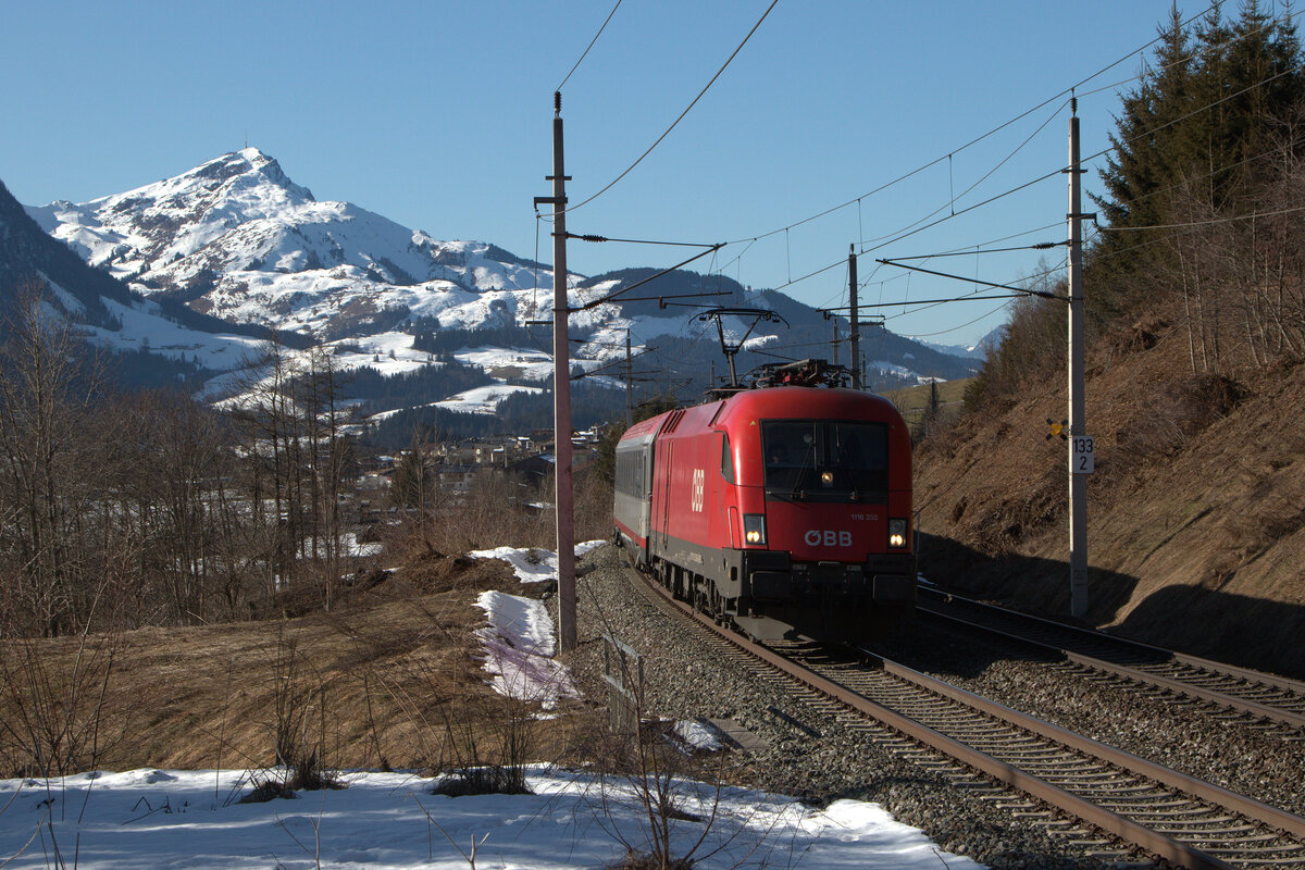 1116 253 mit dem  Transrapid  aus W�rgl kommend am 5. Februar 2025 bei Pfafffenschwend.