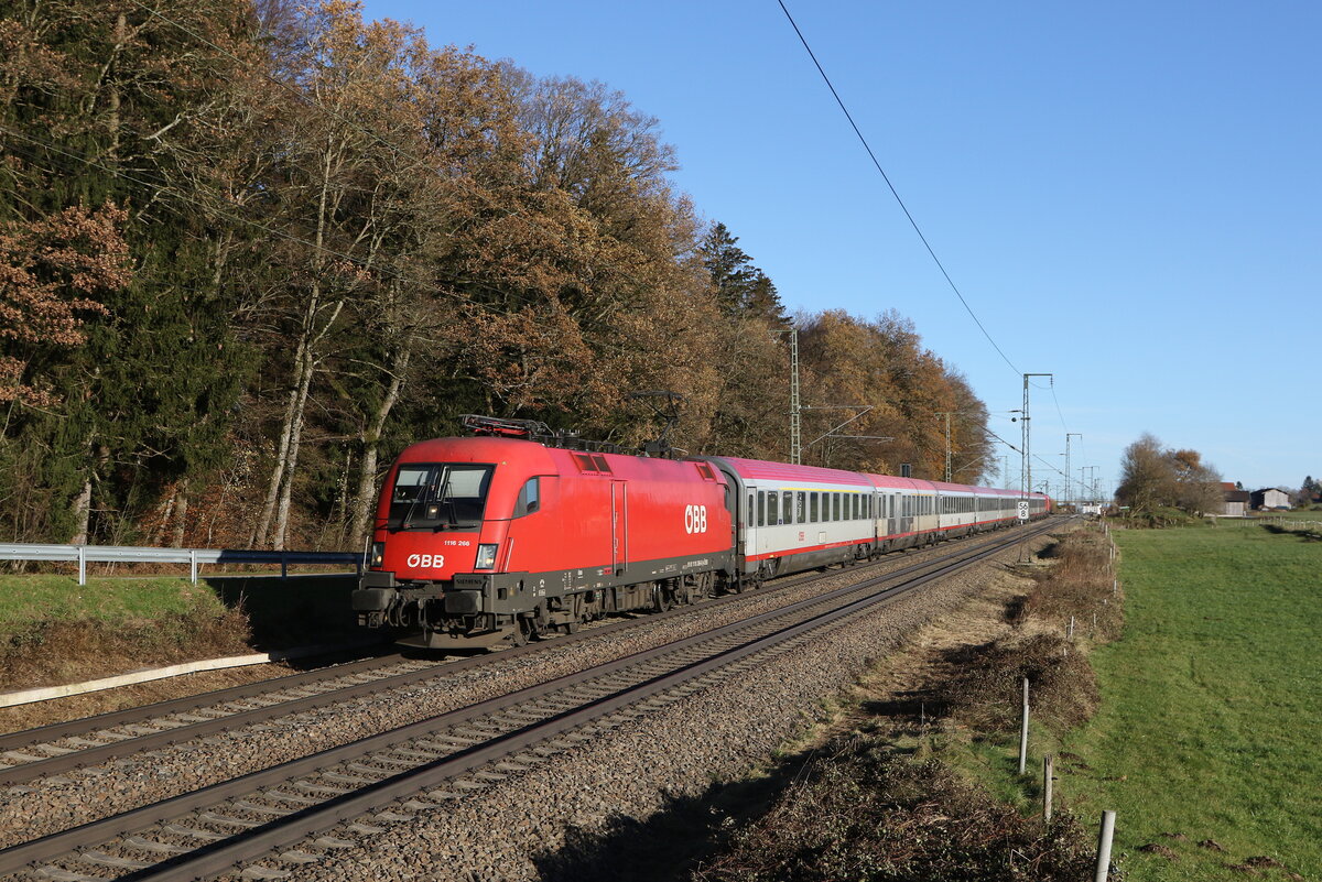 1116 266 war am 25. November 2024 mit einem  EC  bei Hufschlag in Richtung M�nchen unterwegs.