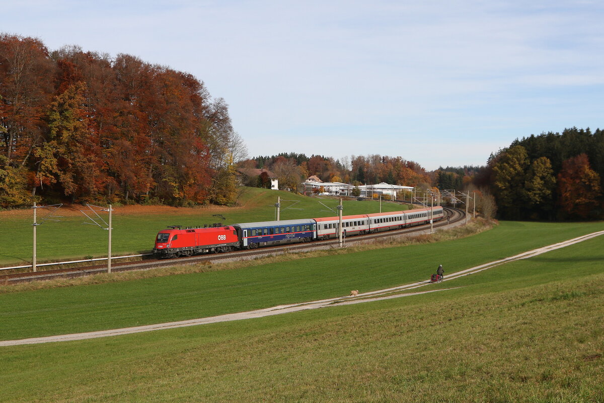 1116 273 mit einem  Verst�rker  aus Salzburg kommend am 1. November 2025 bei Axdorf im Chiemgau.