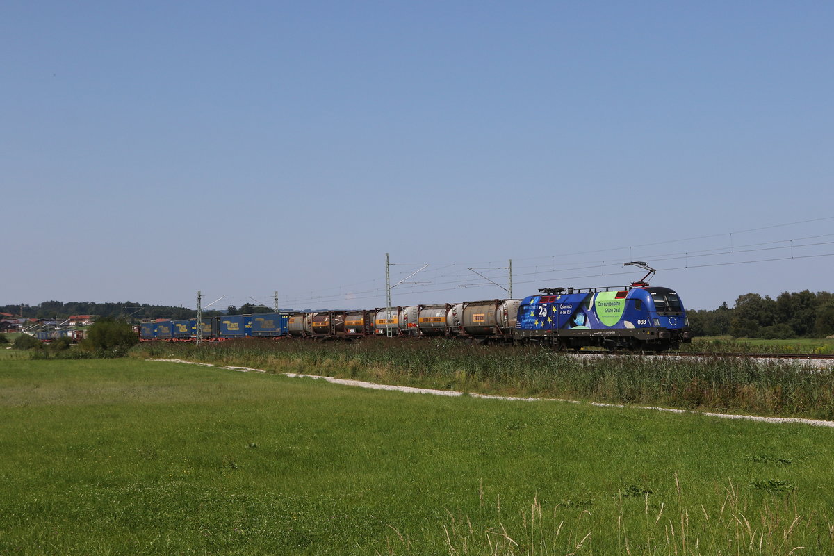 1116 276  25 Jahre EU  war am 11. August 2020 mit einem  KLV  bei Bernau am Chiemsee in Richtung Salzburg unterwegs.