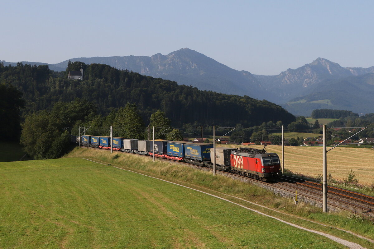 1293 032 mit einem  KLV  aus M�nchen kommend am 13. August 2025 bei Vachendorf.