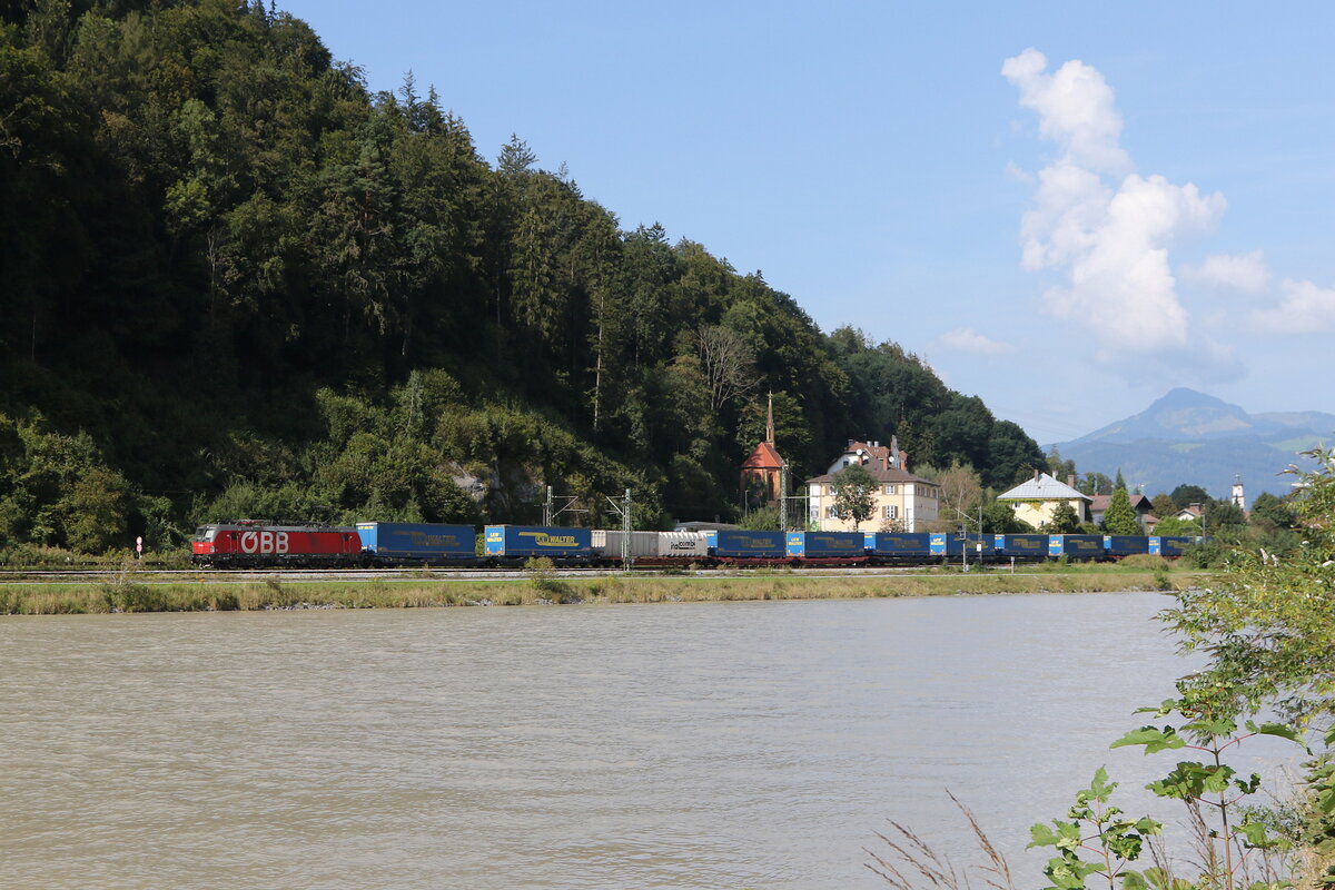 1293 056 mit einem  Walter-KLV  aus M�nchen kommend am 3. September 2024 bei Kiefersfelden.
