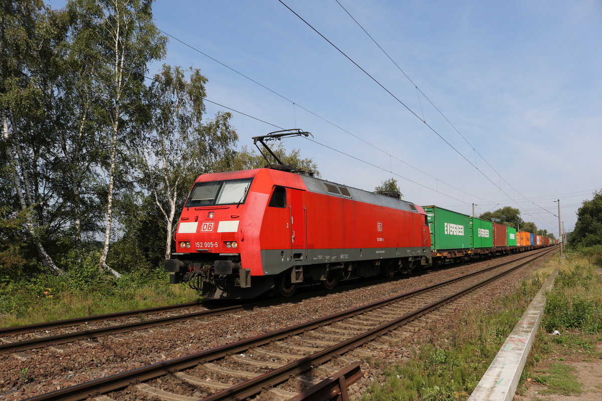 152 005 mit einem Containerzug am 30. August 2019 bei Hamburg-Moorburg.