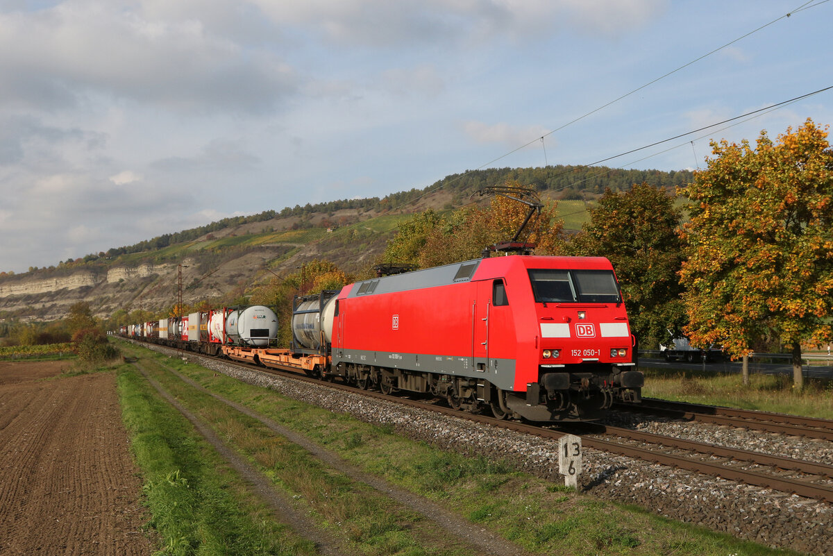 152 050 mit einem  KLV  am 12. Oktober 2022 bei Th�ngersheim im Maintal.